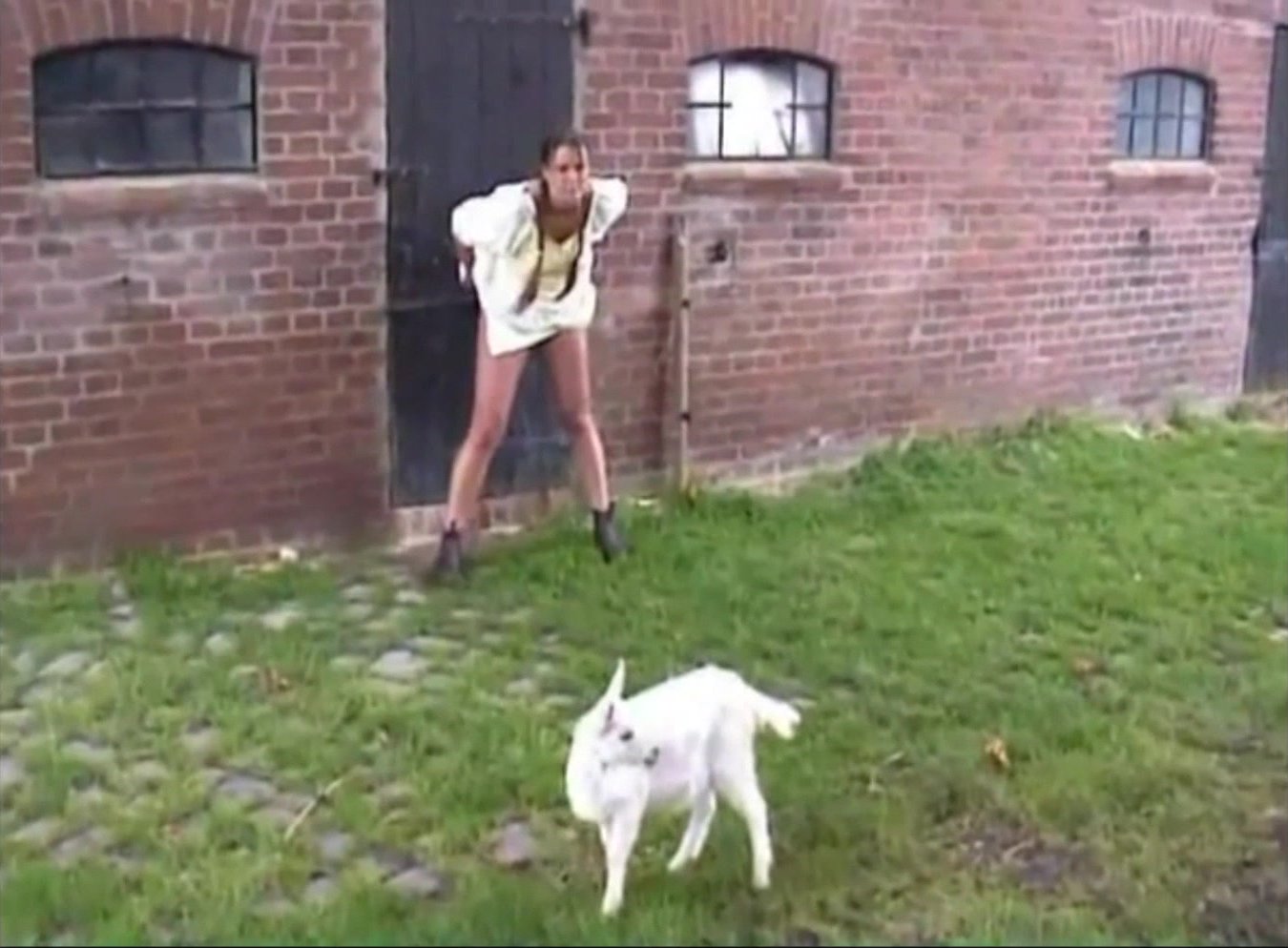 Third world piss with goat watching!
