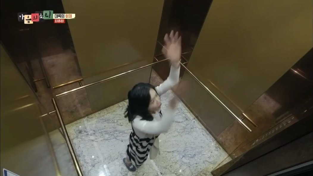 girl fart in elevator