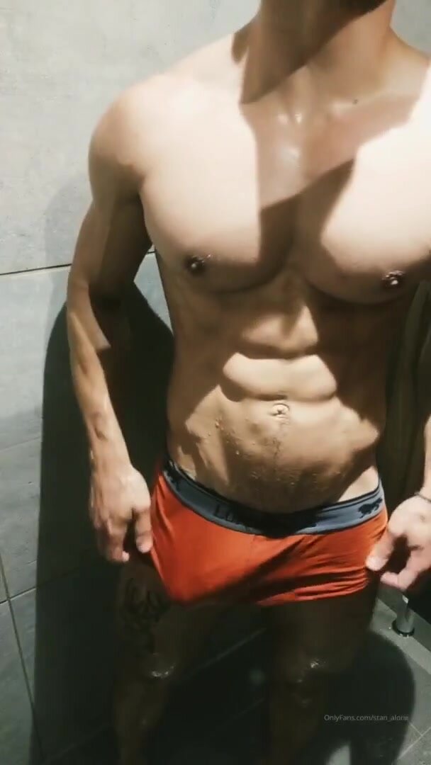 hot muscle guy jerk and cum