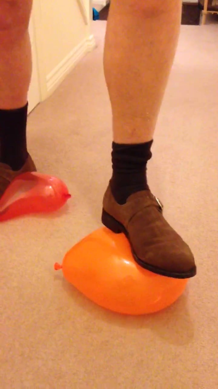Balloon stomper