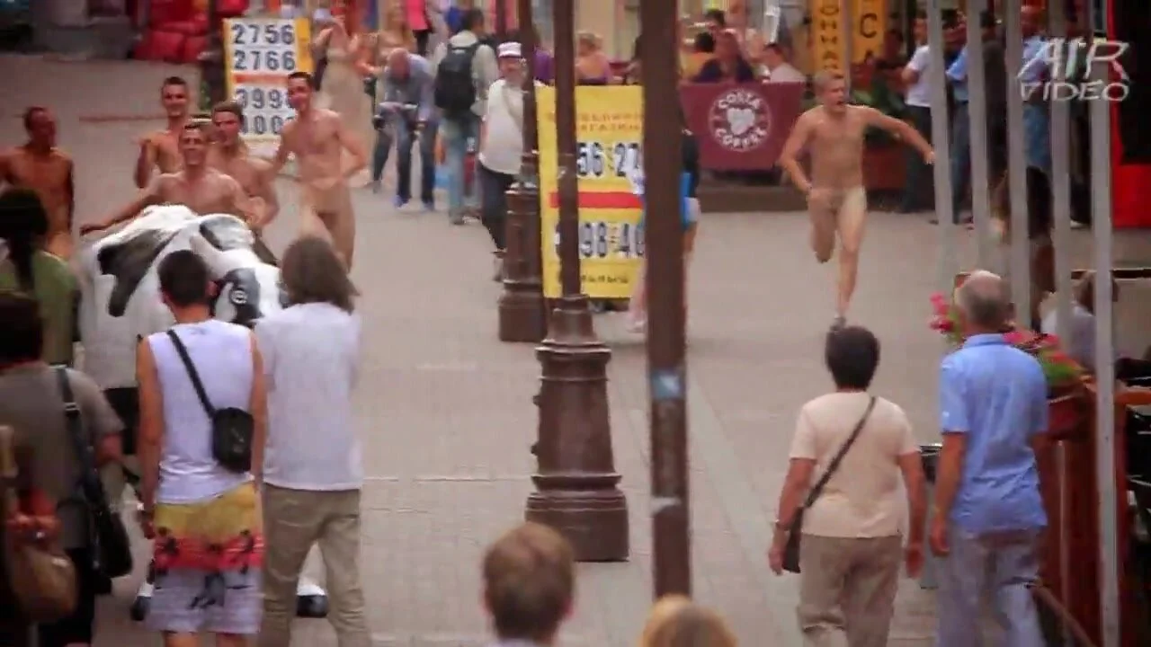 Streak: nude street run - ThisVid.com