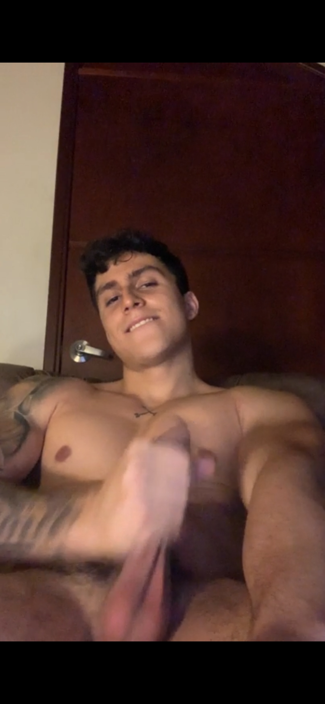 Latino stud wishes U Merry Christmas cumming all over his abs