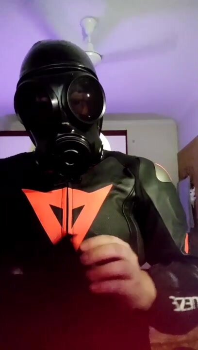 WANK IN DAINESE SUIT AND GASMASK S10 WITH PP
