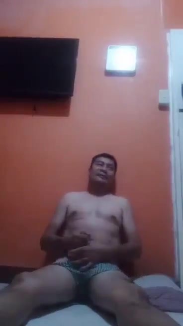 Pinoy Daddy Horny Part 1