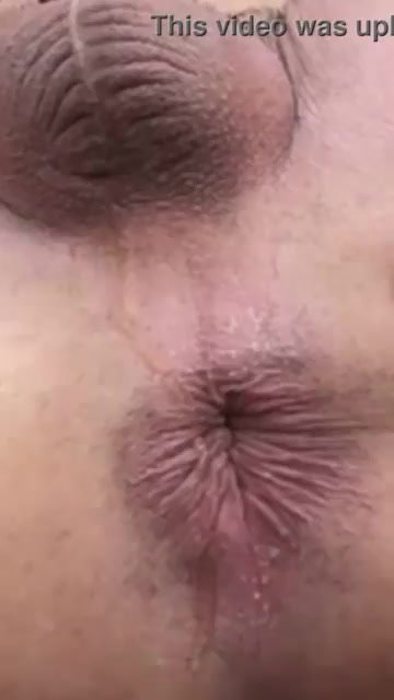 PISSING ON MY BUTTHOLE CLOSE UP