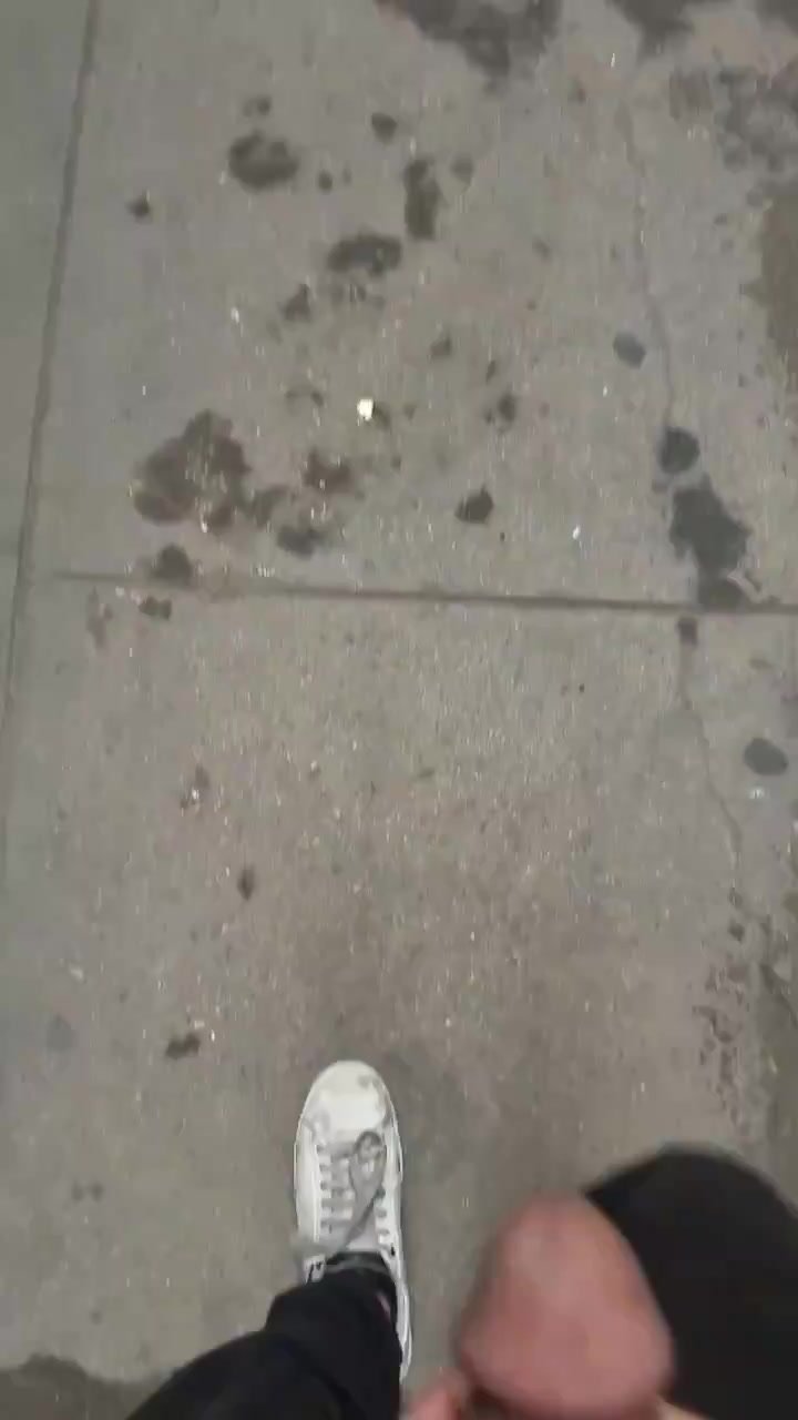 Cumming next to a guy