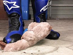 Teddy vs motorbiker