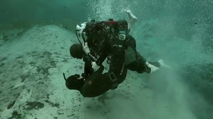 Scubadivers fighting underwater - video 2