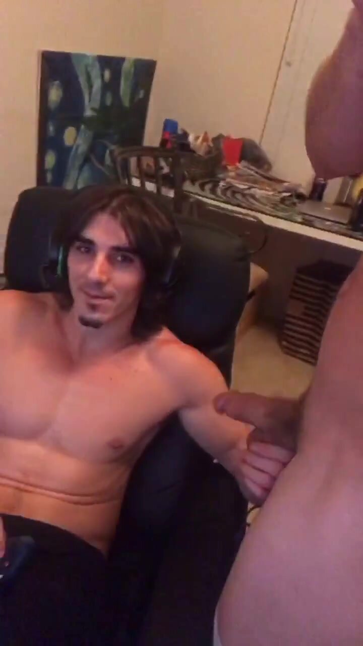 CUTE GAY PORN PAUL SHOWING TO FRIEND
