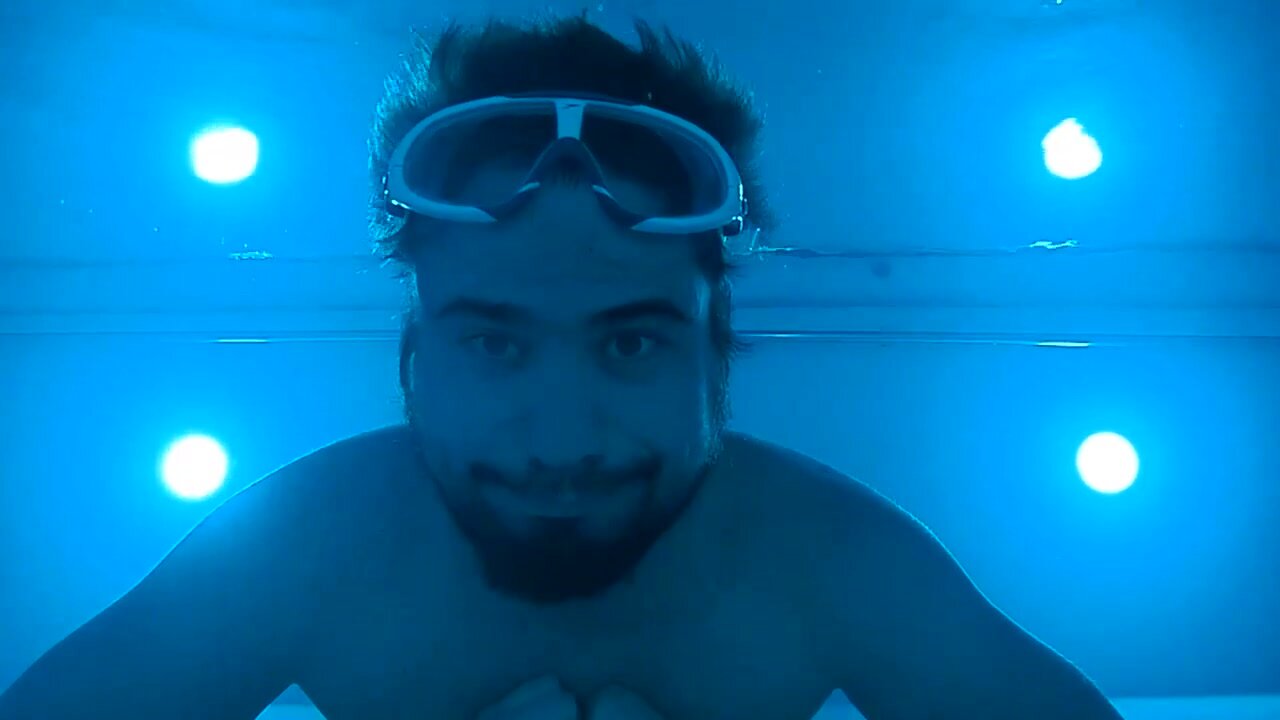 Underwater barefaced bearded hottie