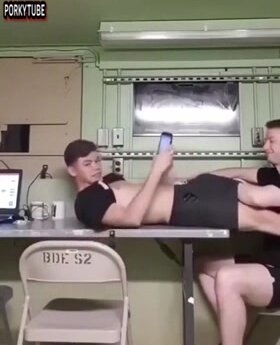 Friends in kitchen handjob and blowjob on cam