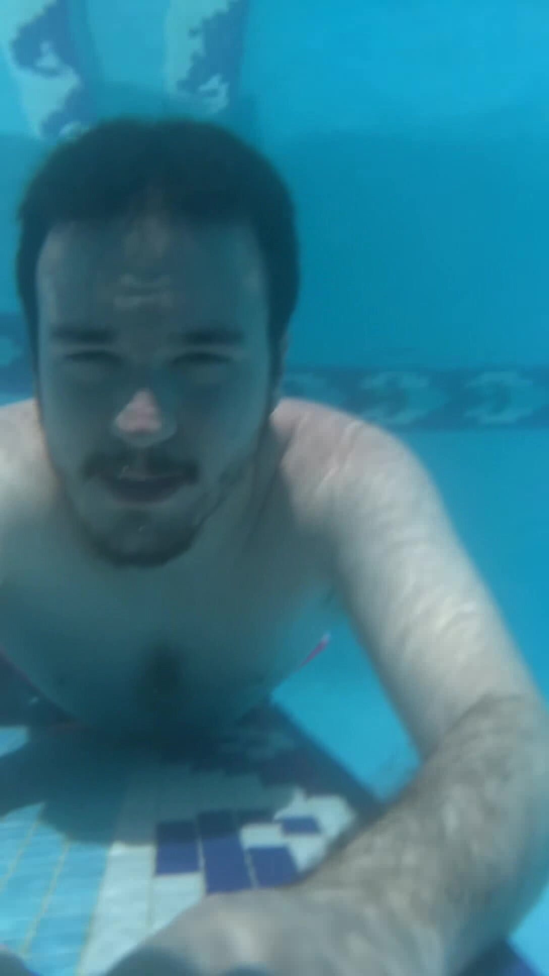 Bearded hottie barefaced underwater - video 2