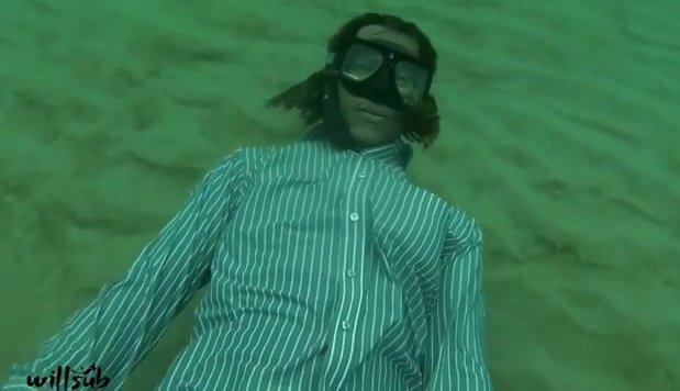 Breatholding clothed underwater