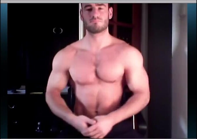 Hunky bodybuilder - video 4