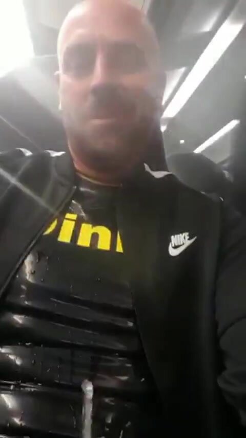 urinalfagg pisses on himself on the train