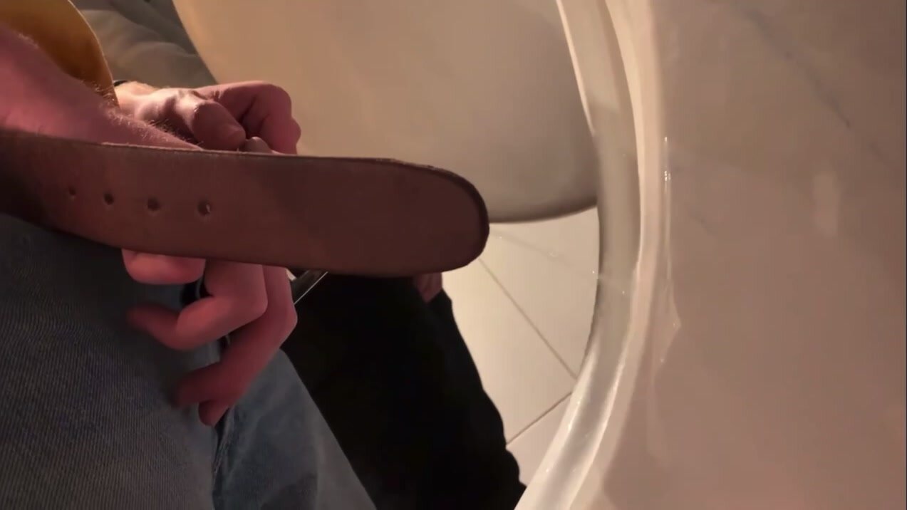 Spy Urinal Piss 5