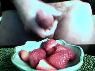 strawberries with fresh whipped cream