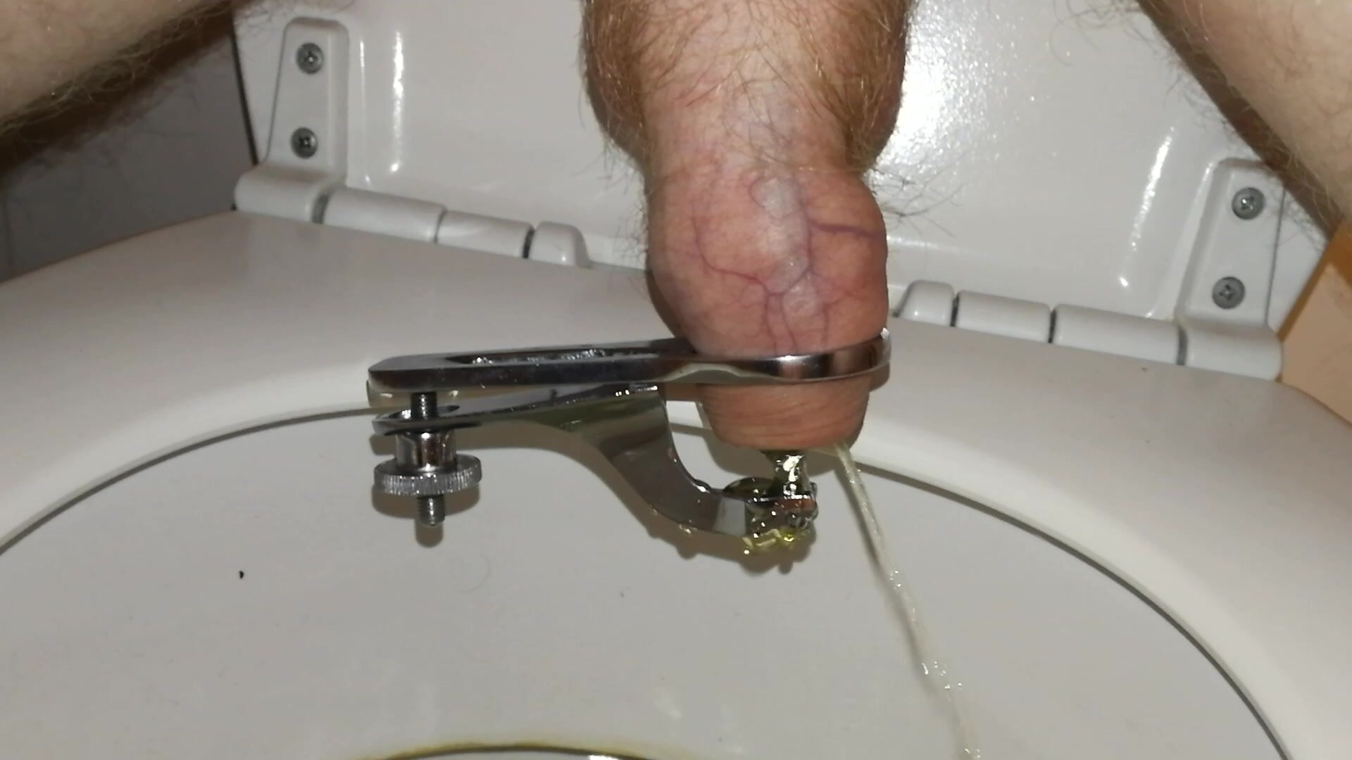 peeing with gomco clamp