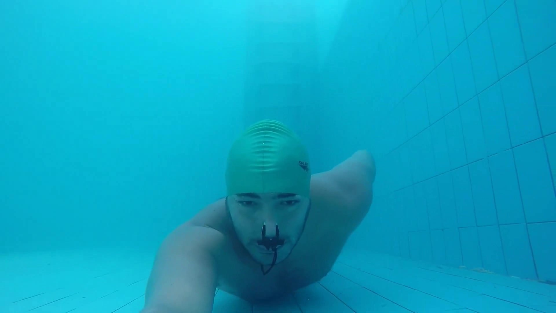 Kareem barefaced underwater with noseclip