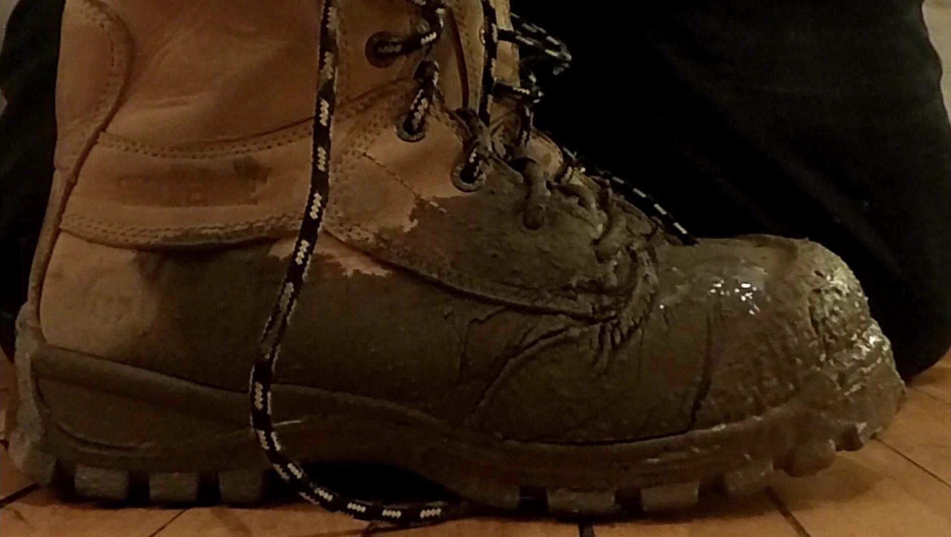 Cum on my muddy work boots