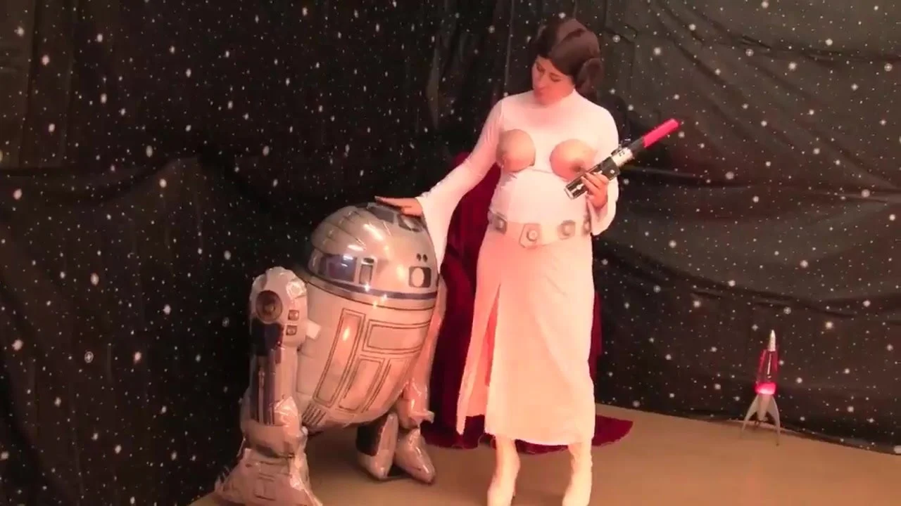 Princess ... from Star Wars accumulates a lot of shit - ThisVid.com на  русском