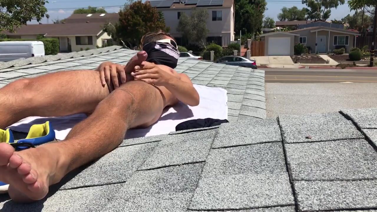Skull Masked Dude Blew Some Load On The Roof