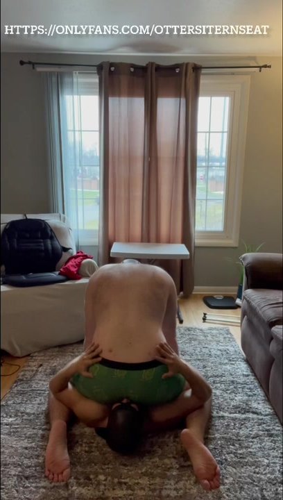 Face sitting - video 19