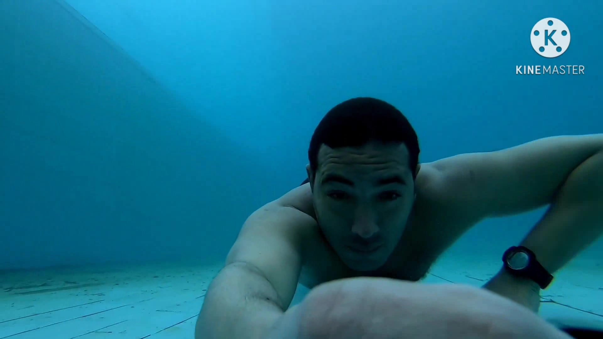 Kareem breatholding all barefaced underwater