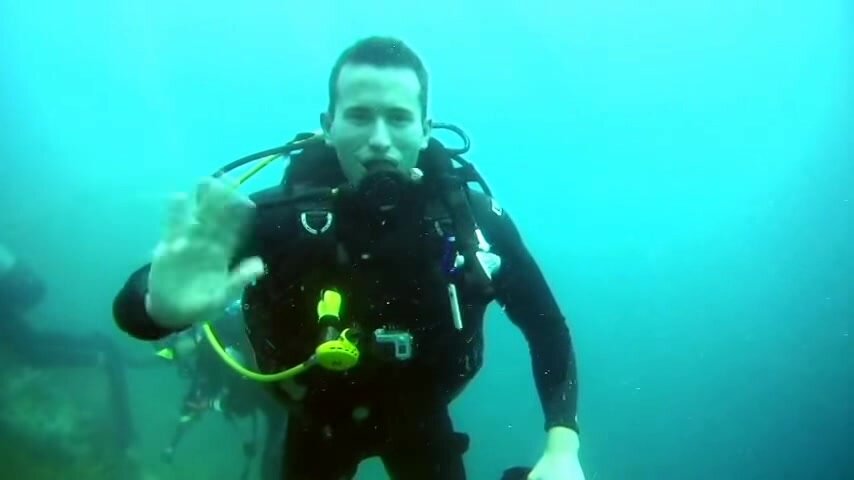 Underwater scubadiver mask removal