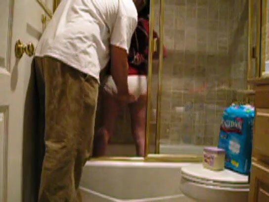 Girl poop her diaper - video 2
