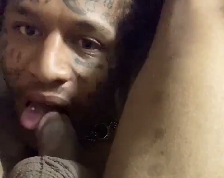 Famous rapper selfsucking showing hole