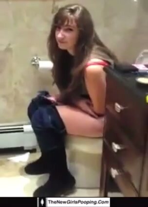 girls toilet - video 118