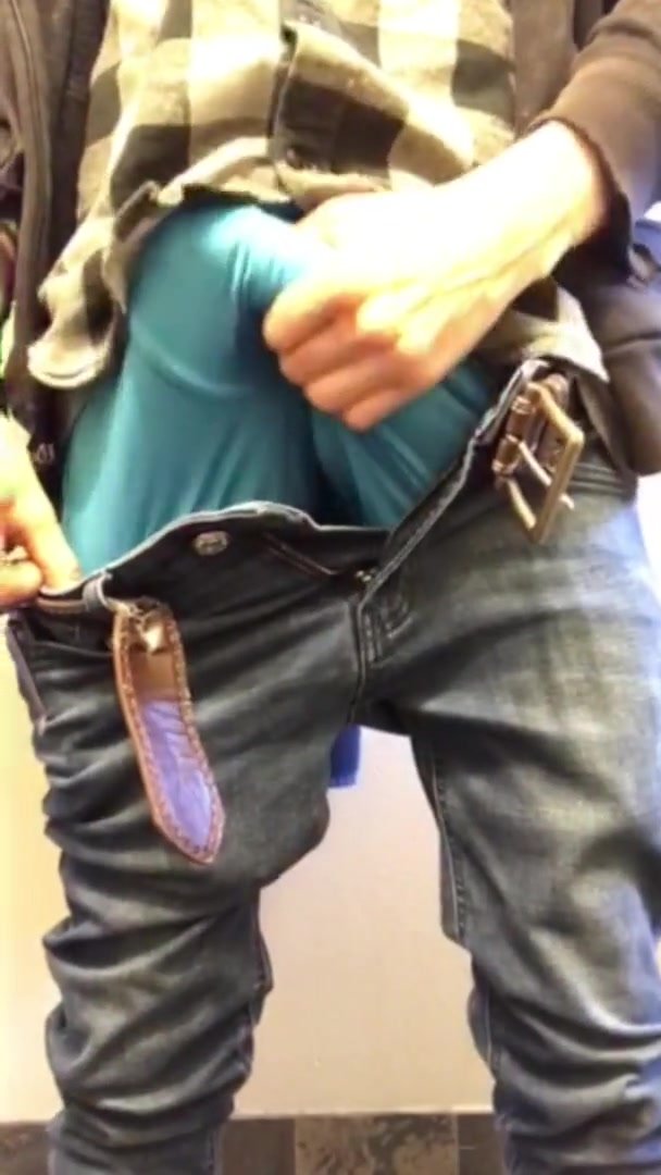 SHOOTING A HUGE THICK LOAD FROM LONG COCK