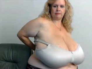 Webcam show with fat blonde mom