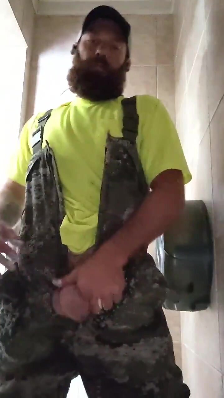 GAY DADDY PISSING IN THE TOILET 32