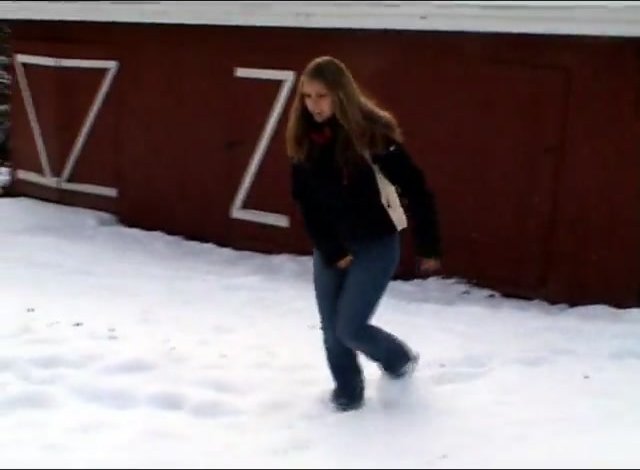 Snuppa wets her jeans in the snow again