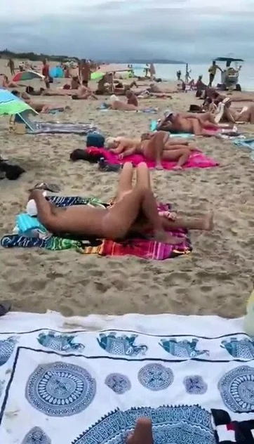 Ebony Beach Suck - Sucking Dick on a public beach - ThisVid.com