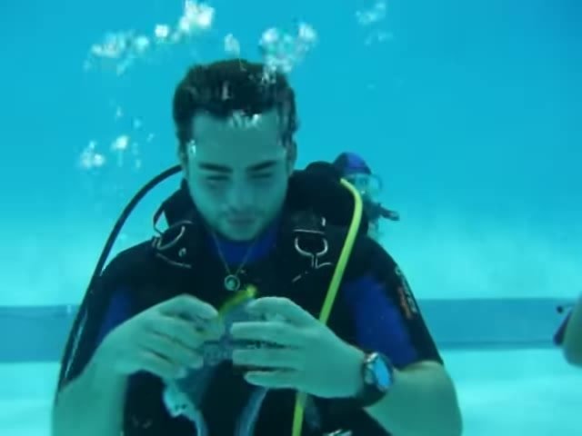 Underwater barefaced scubadiver without reg