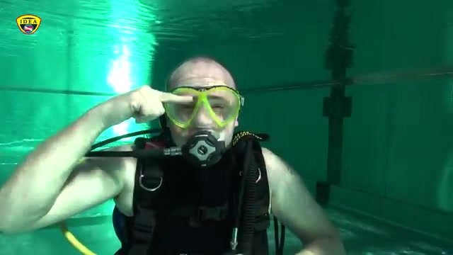 German scubadiver underwater mask removal