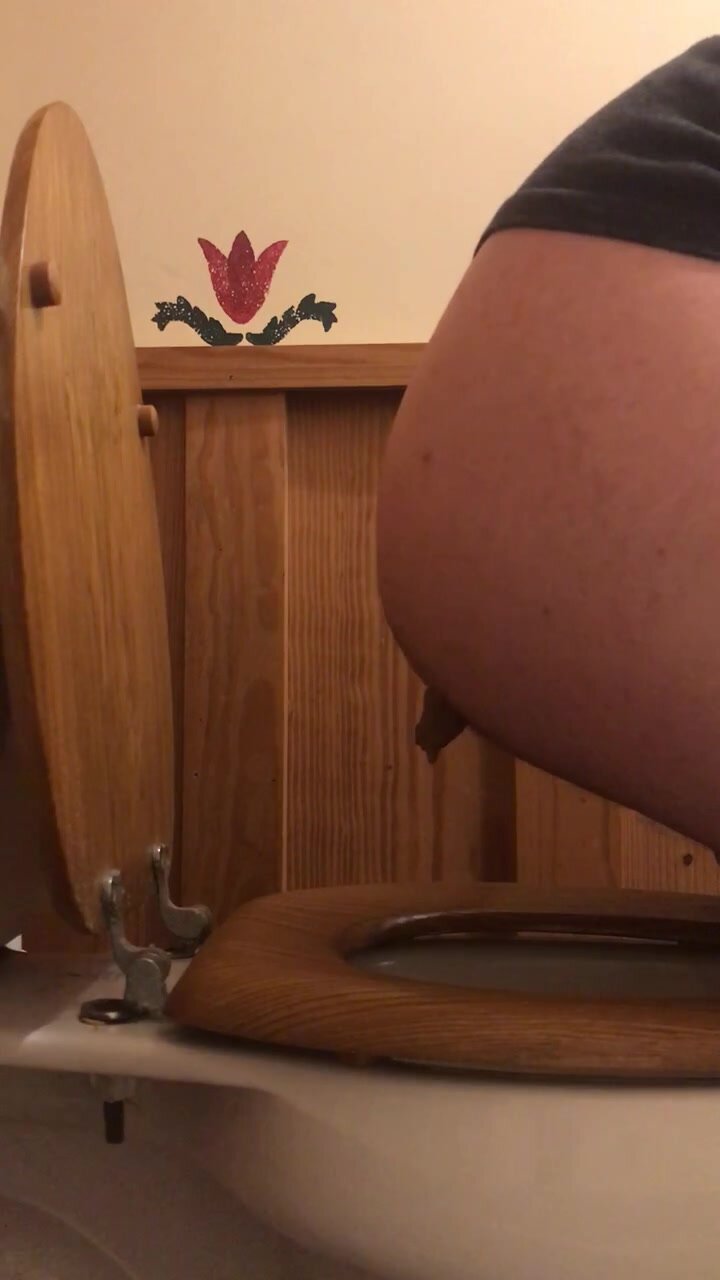 Femboy pooping - video 2