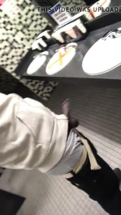 Public bathroom - video 5
