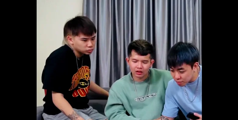 Video: Asian r grab his bulge 