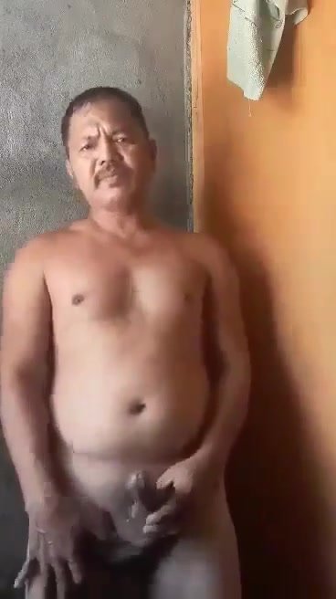 Asian Daddy Secretly Jerking Off While Family Is Outside