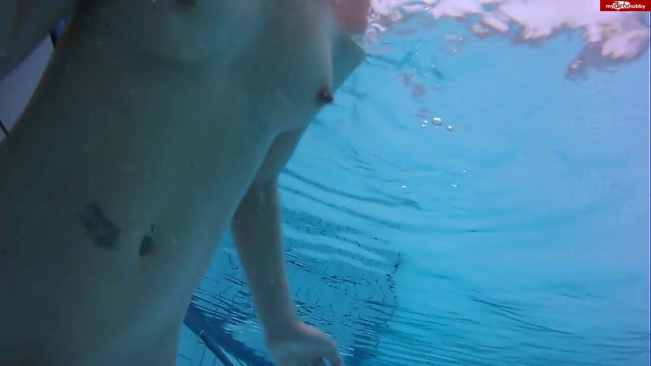Pee under water - video 2