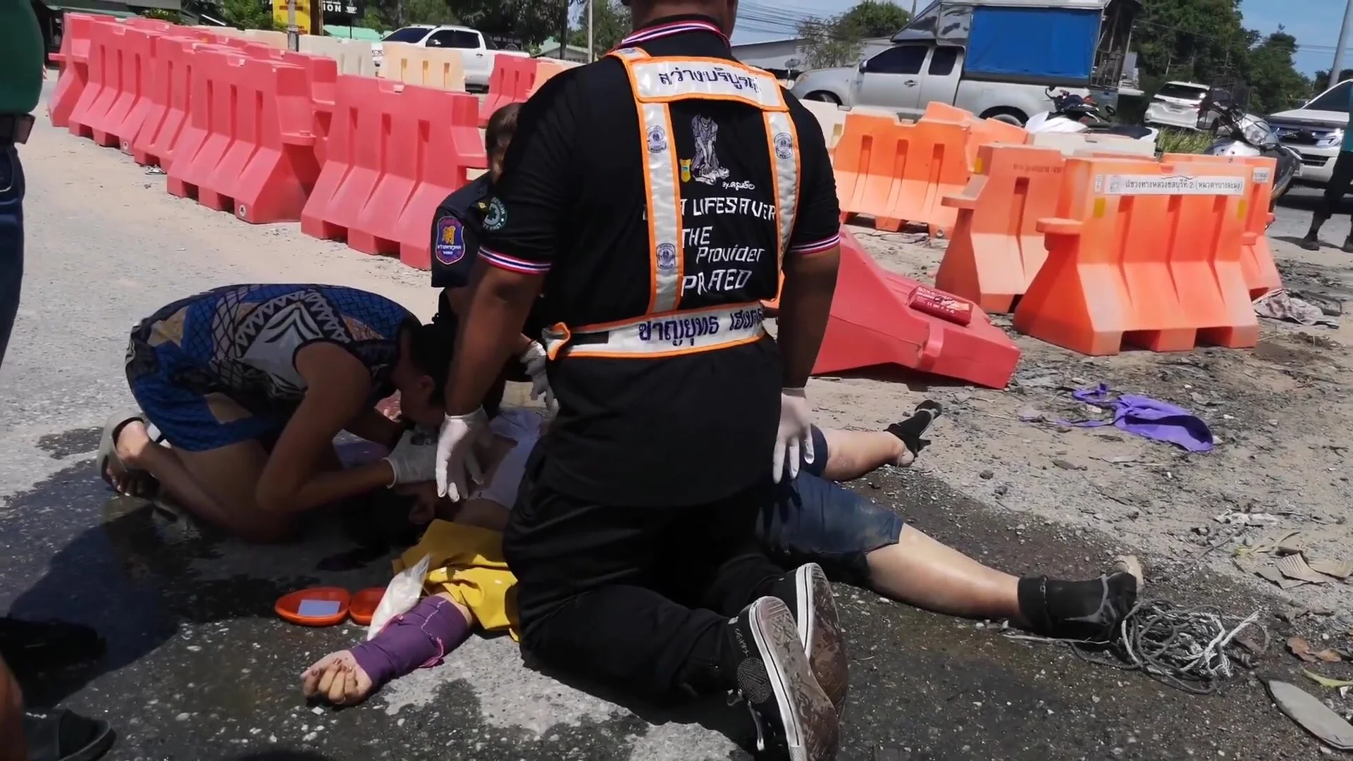 Real cpr on woman - video 2 - ThisVid.com