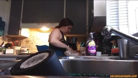 Girl pooping - video 130