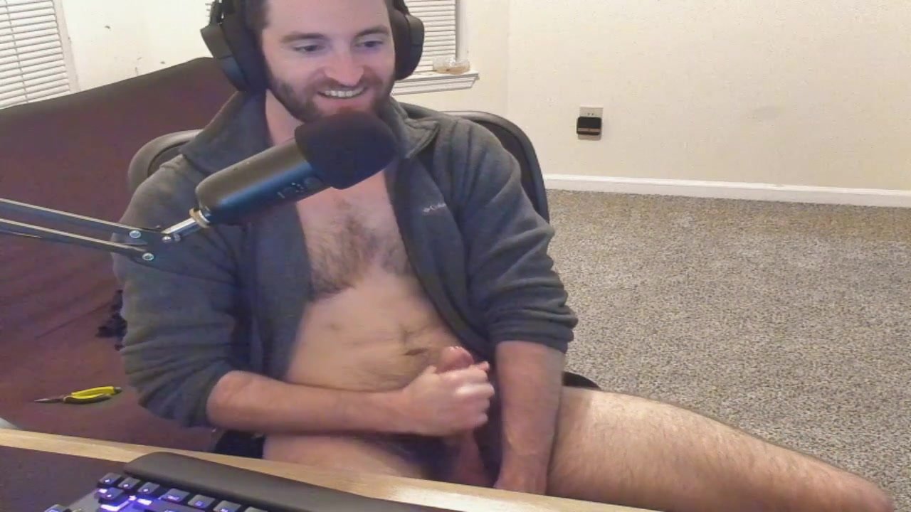 Cute Guy Cums On Cam