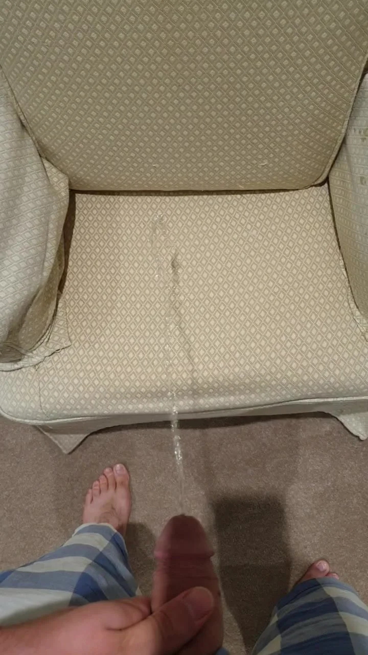 Peeing on carpet porn