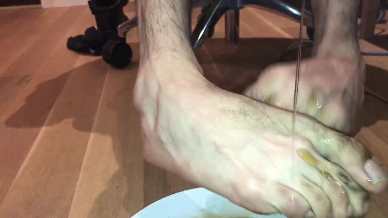 Feet for breakfast - video 2