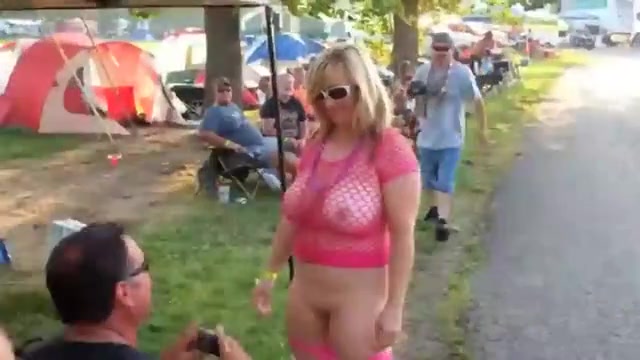 Exhibitionist woman shows her tits and pussy to bikers